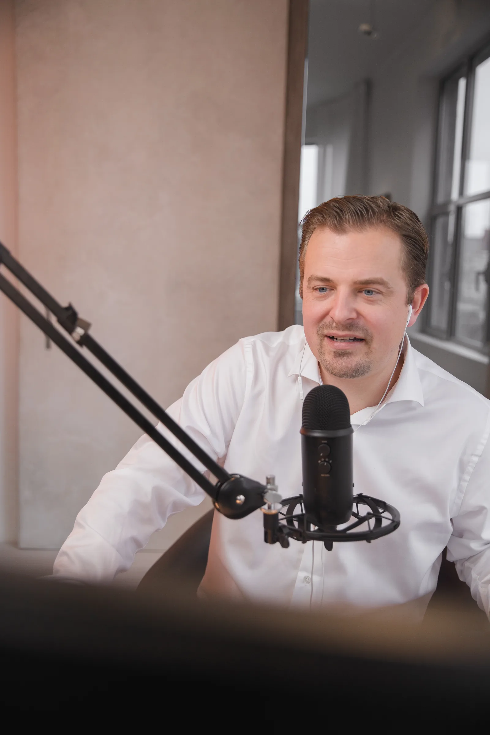 Thomas D'Aubioul aan het woord aan de microfoon